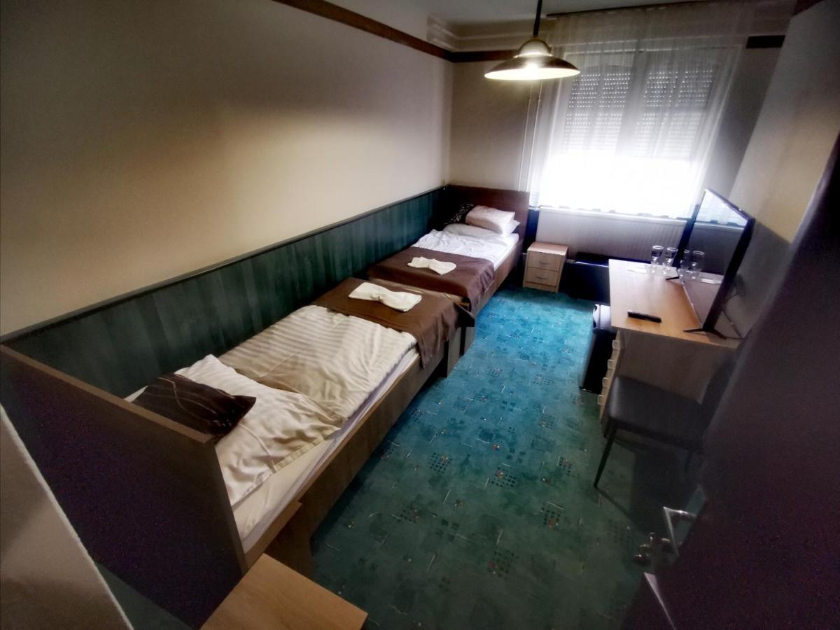 KOMPLEX -Rendezvénytermek-Panzió-Apartman-Irodák- Mateszalka Exterior foto
